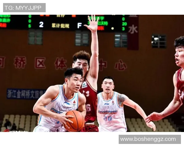 广州队主场战胜上海，取得赛季三连胜，继续领跑CBA积分榜